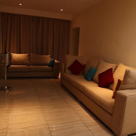 Monty Suites カラバル エクステリア 写真