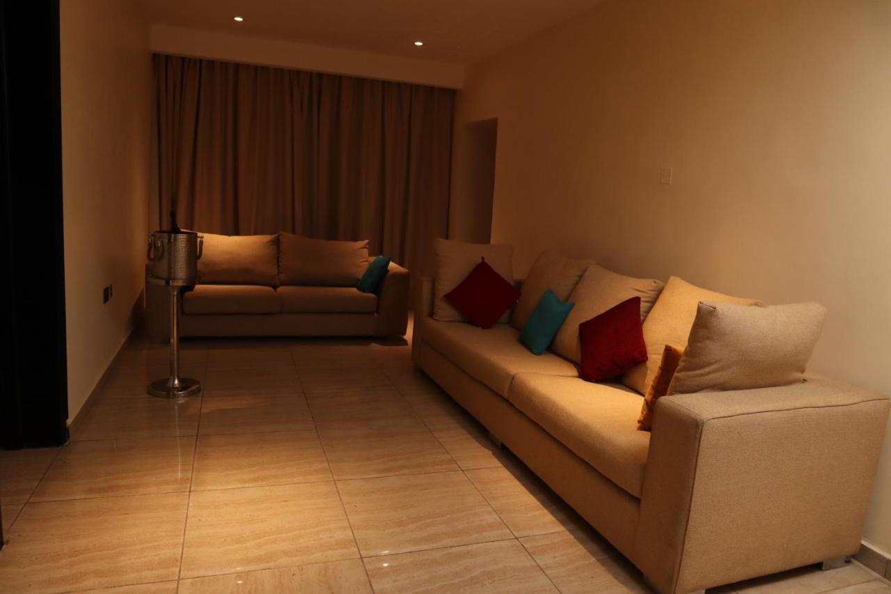 Monty Suites カラバル エクステリア 写真