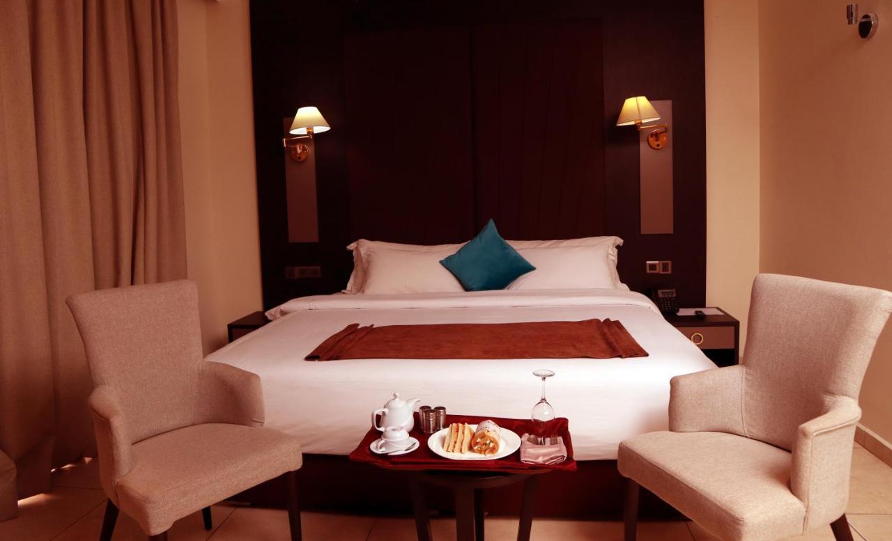 Monty Suites カラバル エクステリア 写真