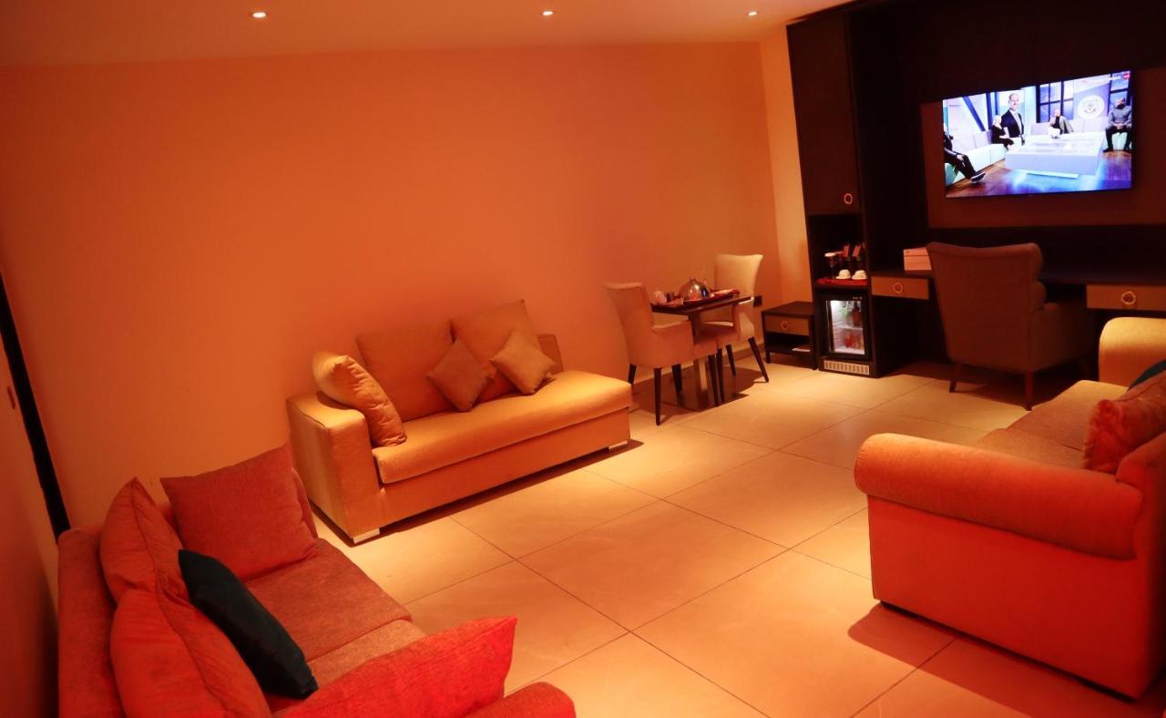 Monty Suites カラバル エクステリア 写真